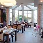 Jeravi Club Hotel