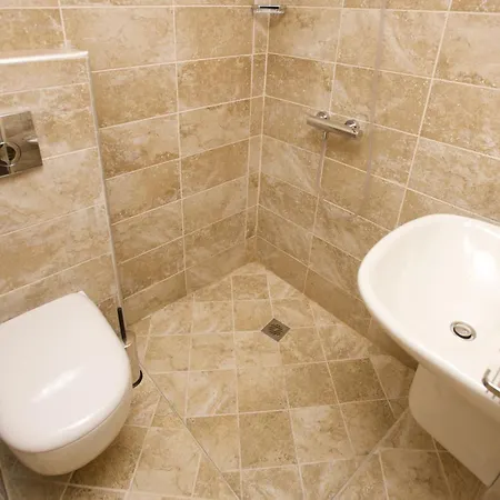 Jeravi Club Hotel 4*