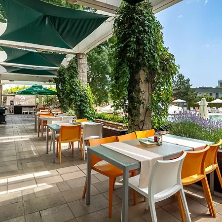 Jeravi Club 4* Πριμόρσκο