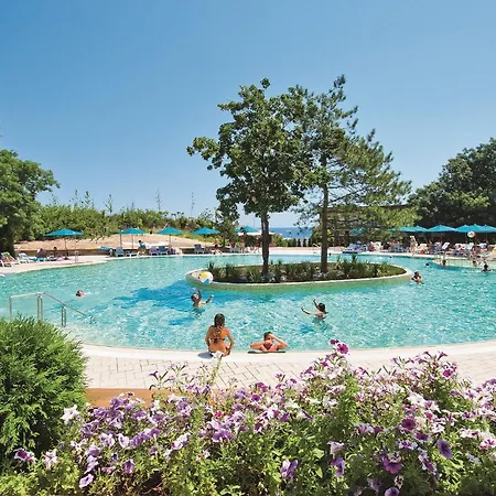 Jeravi Club Hotell 4*